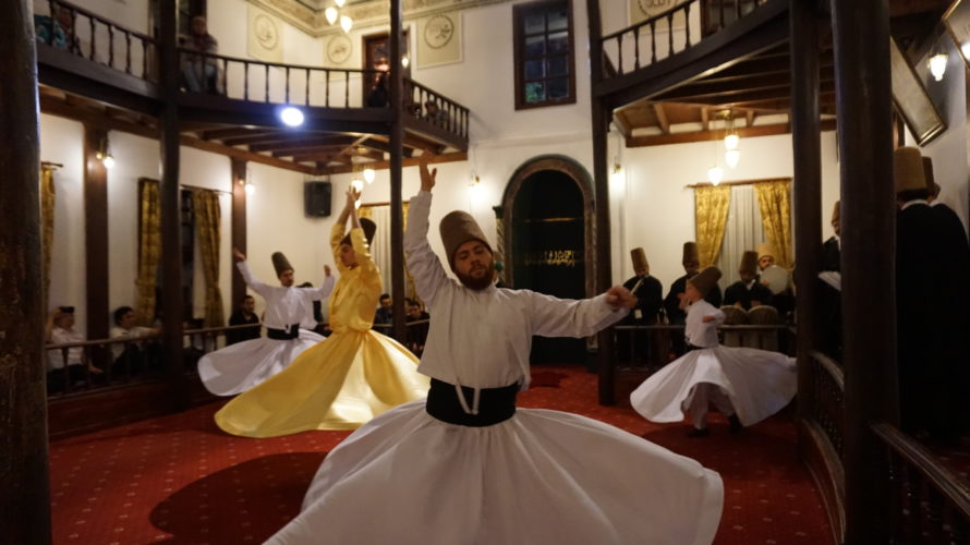 イスラム神秘主義教団の不思議な回転ダンス ”セマー” を無料で見れる場所